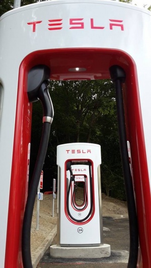 Photo Superchargeur Tesla Rennes.jpg